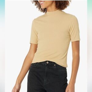 NWT Short Sleeve Mock Neck Ribbed T-Shirt